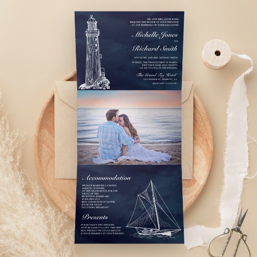 Navy Blue Lighthouse Sailboat Nautical Wedding Dreifach Gefaltete Einladung