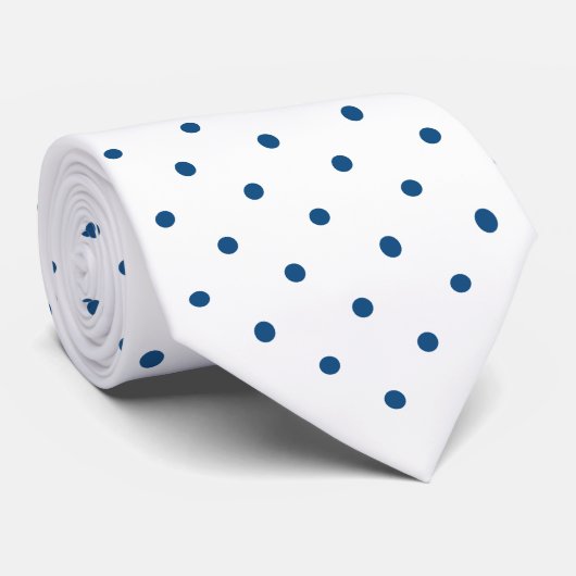 Navy Blue Mini Polka Dot Pattern auf Weiß Krawatte (Gerollt)