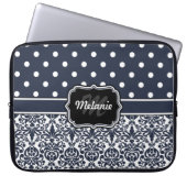 Navy Blue Mit Monogramm Damask Polka Dot Laptopschutzhülle (Vorderseite)