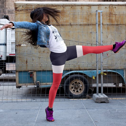 Navy Blue mit roten Leggings