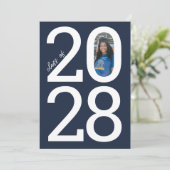 Navy Blue Modern Class Year & Foto Abschluss Ankündigung (Stehend Vorderseite)