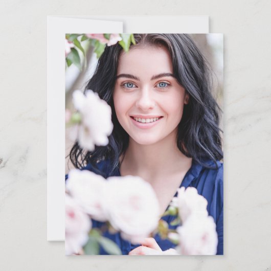 Navy Blue Modern Floral Nurary Heart Abschluss Einladung (Rückseite)