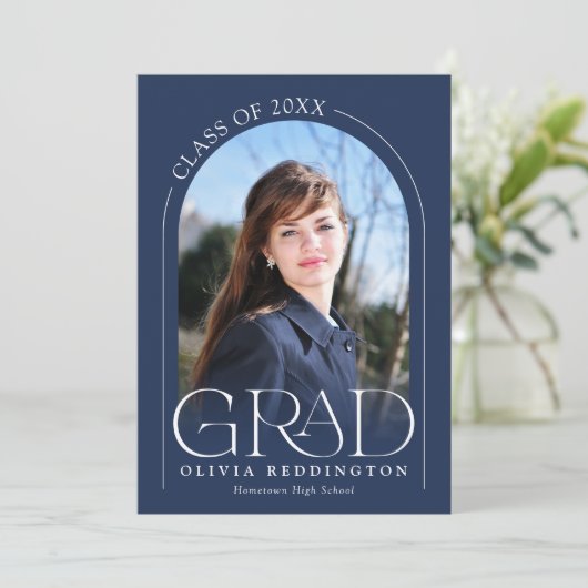 Navy Blue Modern Minimal Arch Foto Grad Party Einladung (Stehend Vorderseite)