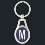 Navy Blue Modern Personalisiert Monogram und Name Schlüsselanhänger<br><div class="desc">Modernes Monogram Design mit personalisiertem Monogramm-Buchstaben "M" und Namen im modernen fett formatierten Sans Serif Schriftart Stil. Perfektes Geschenk für ihn,  Vatertagsgeschenk,  Trauzeuge Geschenk und vieles mehr.</div>