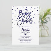 Navy Blue Modern Script Baby Dusche Confetti Einladung (Stehend Vorderseite)