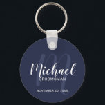 Navy Blue Modern Script Personalisierte Trauzeuge Schlüsselanhänger<br><div class="desc">Fügen Sie Ihrer Hochzeit eine persönliche Touch mit personalisierten Trauzeugen Schlüsselanhänger hinzu. Dieser Schlüsselanhänger zeichnet sich durch den Namen personalisierter Trauzeugen im modernen, weißen Skript-Schriftart-Stil und Monogramm in hellblau modernen Drehbuch-Schriftart-Stil als Hintergrund mit Titel und Hochzeitdatum in weißen modernen Sans Serif Schriftart Stil auf marineblau Hintergrund. Auch perfekt für Trauzeuge,...</div>