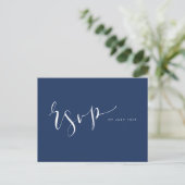 Navy Blue Modern Simple Script Hochzeit RSVP Einladungspostkarte (Stehend Vorderseite)