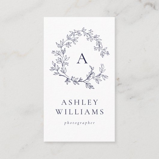 Navy Blue Monogram Beruflich Floral Wappen Visitenkarte (Vorderseite)