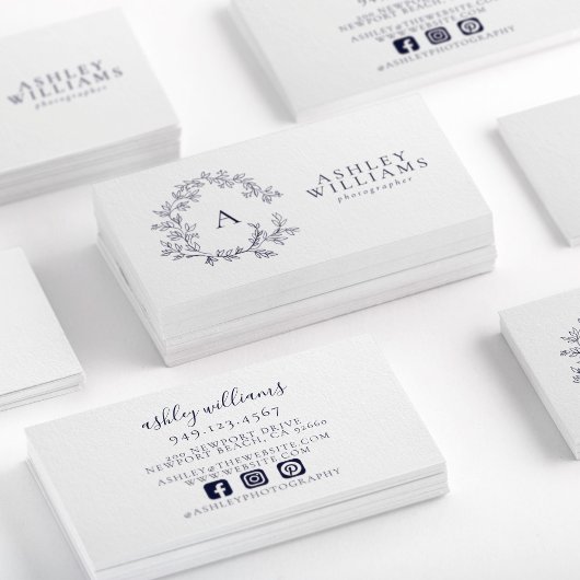 Navy Blue Monogram Floral Wappen Beruflich Visitenkarte