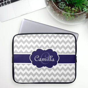 Navy Blue Monogram Grey Zickzack Pattern Laptopschutzhülle