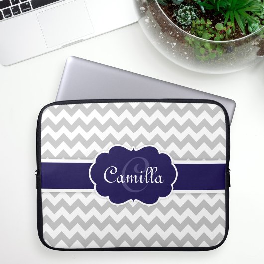 Navy Blue Monogram Grey Zickzack Pattern Laptopschutzhülle