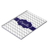 Navy Blue Monogram Grey Zickzack Pattern Notizblock (Linke Seite)