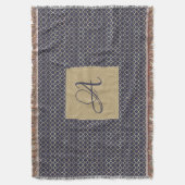 Navy Blue Monogram Quatrefolie Newlyweds Wedding Decke (Vorderseite Vertikal)