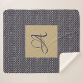 Navy Blue Monogram Quatrefolie Newlyweds Wedding Sherpadecke (Vorderseite (Horizontal))