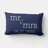 Navy Blue Mr. und Mrs Modern Wedding Pillows Lendenkissen (Rückseite)