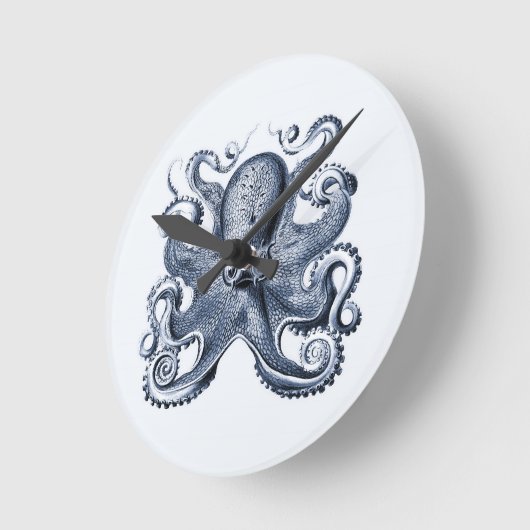 Navy Blue Octopus Illustration von Ernst Haeckel Runde Wanduhr (Winkel)