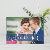 Navy Blue Overlay Script Hochzeitsskript Foto Viel Dankeskarte (Stehend Vorderseite)