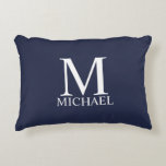 Navy Blue Personalisiert Monogram und Name Dekokissen<br><div class="desc">Personalisierte Monogram und Name Giftspenden verfügen über personalisierte Monogramme und Namen im klassischen Serif-Schriftart-Stil auf marineblau Hintergrund.

Perfekt als Feriengeschenk,  Familienfavoriten,  Hauswärmespeck,  Hochzeitsgeschenk und Geschenk für jeden besondere Anlass. Wiedersehen..</div>