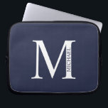 Navy Blue Personalisiert Monogram und Name Laptopschutzhülle<br><div class="desc">Personalisierte Monogramm- und Namensgeschenke mit personalisierter Monogramm und Namen im klassischen Serif-Schriftart-Stil.</div>