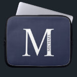 Navy Blue Personalisiert Monogram und Name Laptopschutzhülle<br><div class="desc">Personalisierte Monogramm- und Namensgeschenke mit personalisierter Monogramm und Namen im klassischen Serif-Schriftart-Stil.</div>