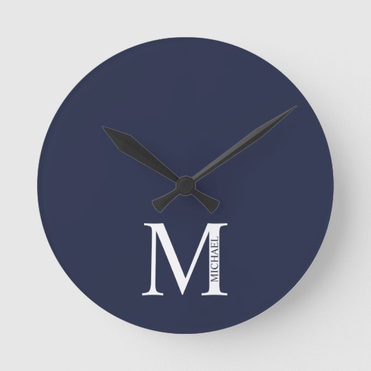 Navy Blue Personalisiert Monogram und Name Runde Wanduhr (Vorderseite)
