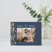 Navy Blue QR Code Wildblume Floral Wedding Ankündigungspostkarte (Stehend Vorderseite)