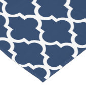 Navy Blue Quatrefoil Tiles Pattern Kurzer Tischläufer (Ecke)