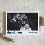 Navy Blue Retro Bold Typografy Foto Wedding Dankeskarte<br><div class="desc">Retro Bold Typografie Navy Blue Foto Hochzeit Dankeschön Karte | Dieses anpassbare Foto danke Ihnen flache Karte bietet marineblau Retro fett formatierten Typografie. Es eignet sich hervorragend für verschiedene Veranstaltungen wie Hochzeiten und Abschlüsse. Personalisieren Sie Ihre Lieblings-Horizontale-Fotos. Es ist als Postkarte und als gefaltete Karte erhältlich.</div>