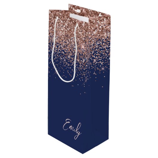 Navy Blue Rose Gold Blush Pink Glitzer Monogram Geschenktüte Für Weinflaschen (Vorderseite Schrägansicht)