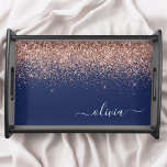 Navy Blue Rose Gold Blush Pink Glitzer Monogram Serviertablett<br><div class="desc">Navy Blue und Rose Gold - Blush Pink Imitate Sparkle Glitzer Script Monogram Name Place Serviertablett. Dies macht den perfekten Abschluss,  Geburtstag,  Hochzeit,  Brautparty,  Jubiläum,  Babydusche oder Junggeselinnen-Abschied Geschenk für jemanden,  die Lieben glamourösen Luxus und schicke Stile.</div>