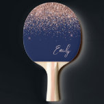 Navy Blue Rose Gold Blush Pink Glitzer Monogram Tischtennis Schläger<br><div class="desc">Navy Blue und Rose Gold - Blush Pink Sparkle Glitzer Script Monogram Name Ping Pong Paddle. Das macht den perfekten 16 Geburtstag,  Hochzeit,  Brautparty,  Jubiläum,  Babydusche oder Junggeselinnen-Abschied Geschenk für jemanden,  der Lieben glamourösen Luxus und schicke Stile.</div>