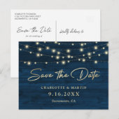 Navy Blue Rustic Holz String Leuchten Save the Dat Ankündigungspostkarte (Vorne/Hinten)