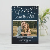 Navy Blue Rustic Wood Foto Lights Save the Date Einladung (Stehend Vorderseite)