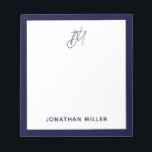 Navy Blue Script Monogram Notizblock<br><div class="desc">Behalt alle deine Notizen, die mit diesem modernen, minimalistischen Script Monogramm Notizblock organisiert sind. Dieses Notizblock ist schlicht und elegant und eignet sich hervorragend für den Einsatz im Zuhause, im Büro oder unterwegs. Der weiße Hintergrund mit Marinebänder und das anpassbare Skriptmonogramm machen dieses Notizblock zu einer stilvollen Ergänzung zu jedem...</div>