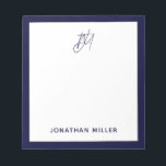 Navy Blue Script Monogram Notizblock<br><div class="desc">Behalt alle deine Notizen, die mit diesem modernen, minimalistischen Script Monogramm Notizblock organisiert sind. Dieses Notizblock ist schlicht und elegant und eignet sich hervorragend für den Einsatz im Zuhause, im Büro oder unterwegs. Der weiße Hintergrund mit Marinebänder und das anpassbare Skriptmonogramm machen dieses Notizblock zu einer stilvollen Ergänzung zu jedem...</div>