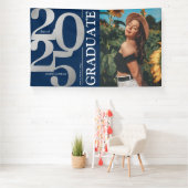 Navy Blue Silver 2025 Graduate Foto Abschluss Banner (Insitu)