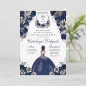 Navy Blue & Silver Floral Elegante Quinceañera Einladung (Stehend Vorderseite)