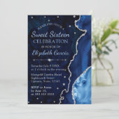 Navy Blue & Silver Glitzer Agate Marmor Sweet 16 Einladung (Stehend Vorderseite)