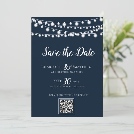 Navy Blue String Lights Modernes Skript Rette das Save The Date (Stehend Vorderseite)