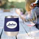 Navy Blue Stylized Wedding Trauzeuge Name<br><div class="desc">Gönnen Sie Ihrem Hochzeitsreisenden einen Trauzeuge mit diesem personalisierten Edelstahl-Edelstahlwascher,  der in einem weißen,  ovalen Design in einem stilisierten Drehbuch seinen Namen trägt. Hintergrund Farbe und Skript ist ein marineblau. Ideal auch für eine Junggeselle! Personalisieren Sie Ihren Weinwäscher,  indem Sie den Namen mit dem gewünschten Namen bearbeiten und ersetzen.</div>