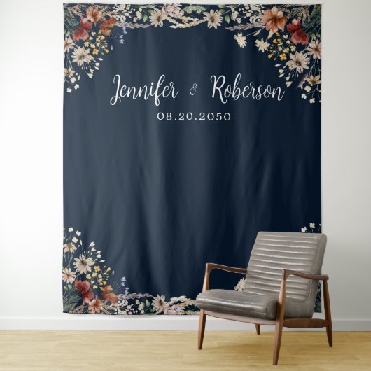 Navy Blue Tiny Wildblume Hochzeitstorts Wandteppich (Beispiel)