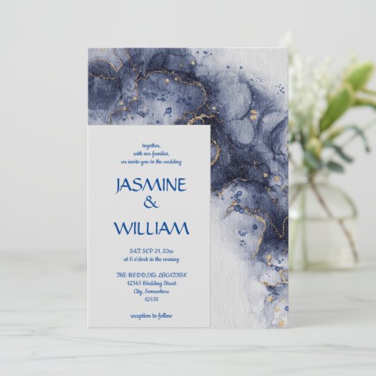 Navy Blue und Gold Agate Moderner Marmor Einladung (Stehend Vorderseite)