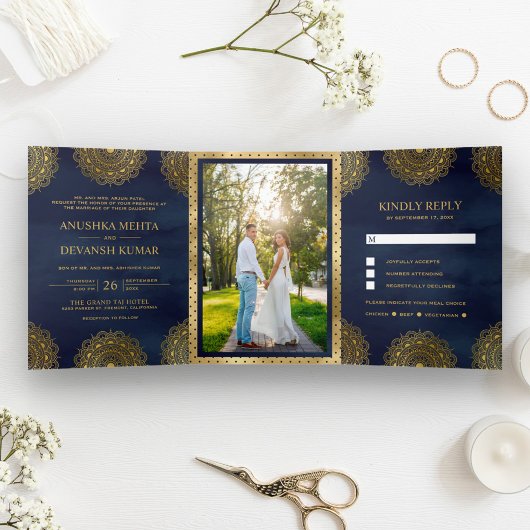 Navy Blue und Gold Asian Mandala Indian Wedding Dreifach Gefaltete Einladung