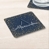 Navy Blue und Gold Confetti Monogram Birthday Rechteckiger Pappuntersetzer (angewinkelt)