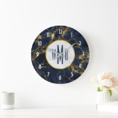 Navy Blue und Gold Marmor Moderne, stilvolle Monog Große Wanduhr (Zuhause)
