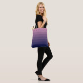Navy Blue und Mauve Gradient Tasche (Am Model)