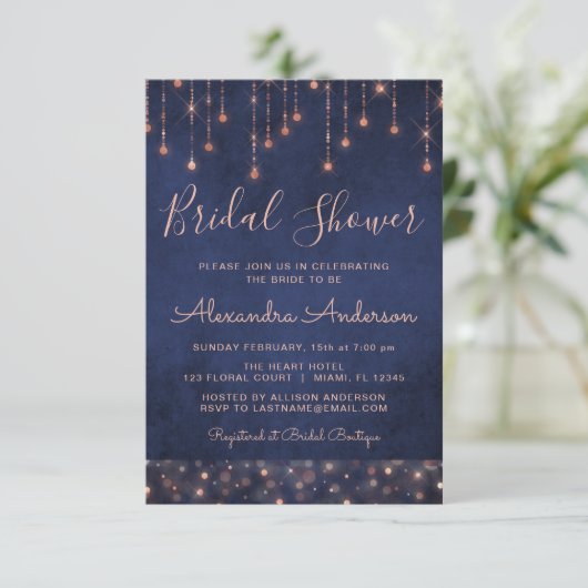 Navy Blue und Rose Gold Brautparty Einladung (Stehend Vorderseite)