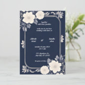 Navy Blue und Silver Elegante Elfenbeinblumenhochz Einladung (Stehend Vorderseite)