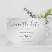 Navy Blue und Silver Glitzer Script Wedding Save The Date (Stehend Vorderseite)