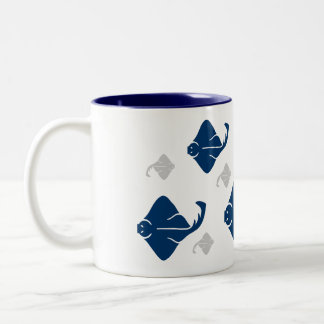 Navy Blue und Silver Stingray Fish Zweifarbige Tasse